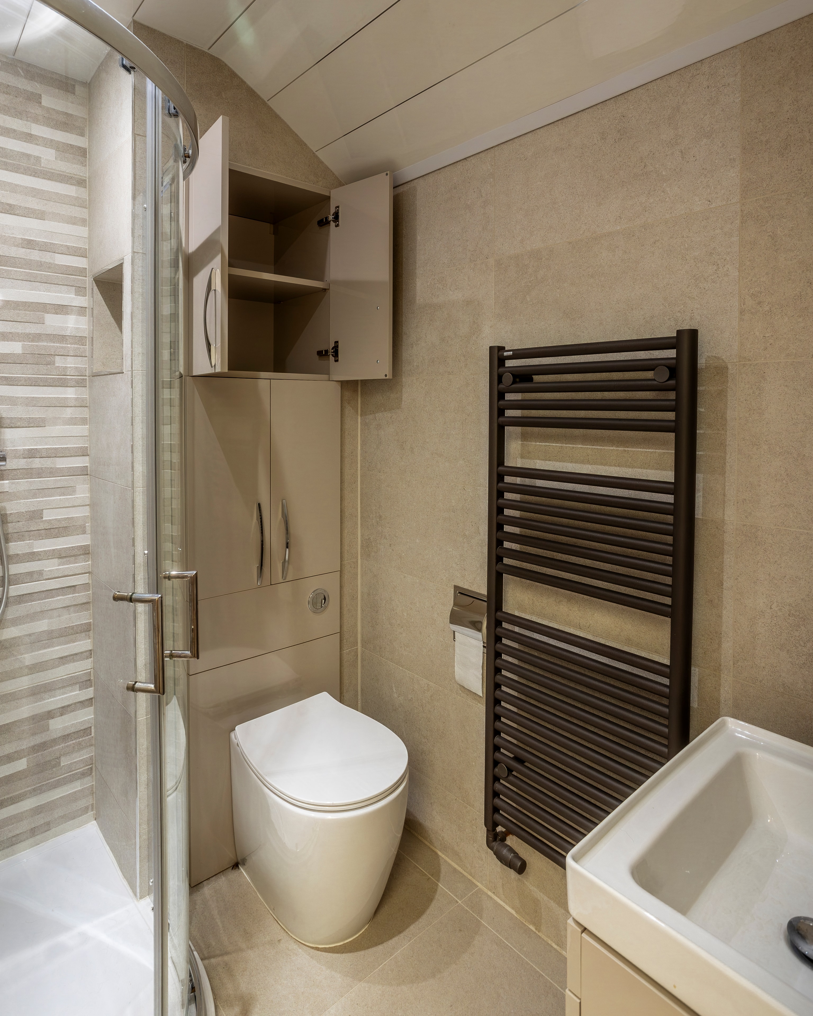 Beige suite full room