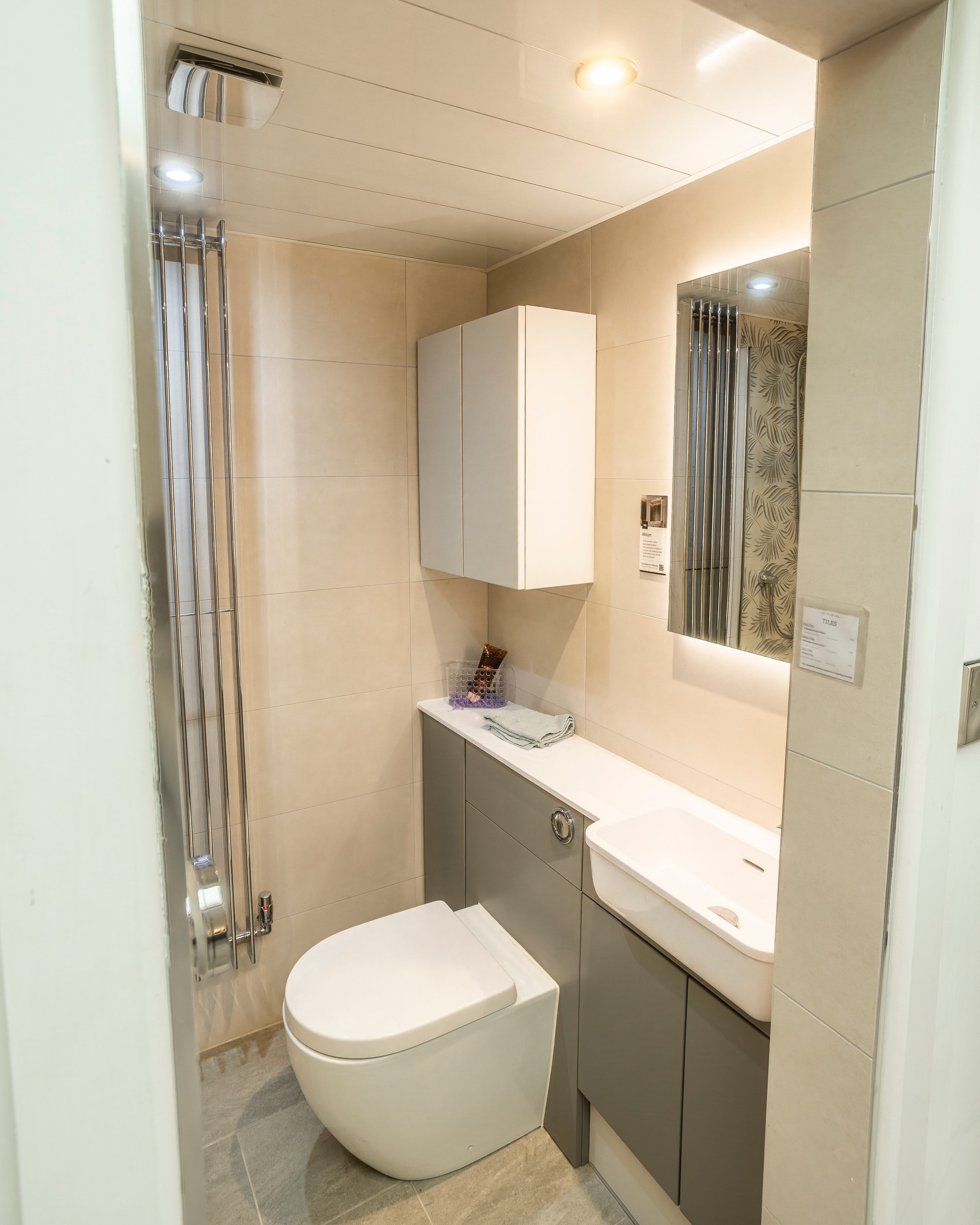Compact cloakroom grey vanity