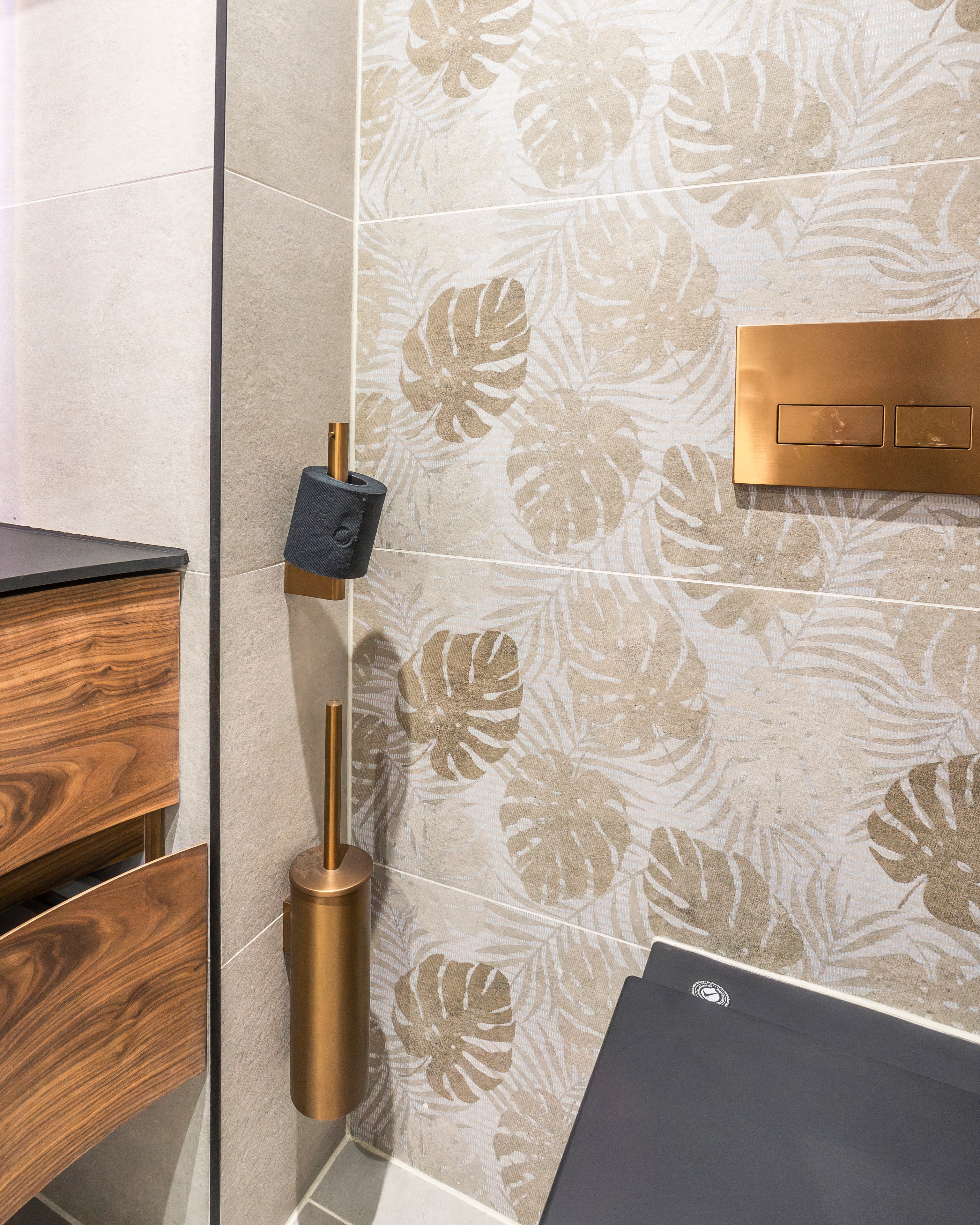 Copper brushbar leaf tile