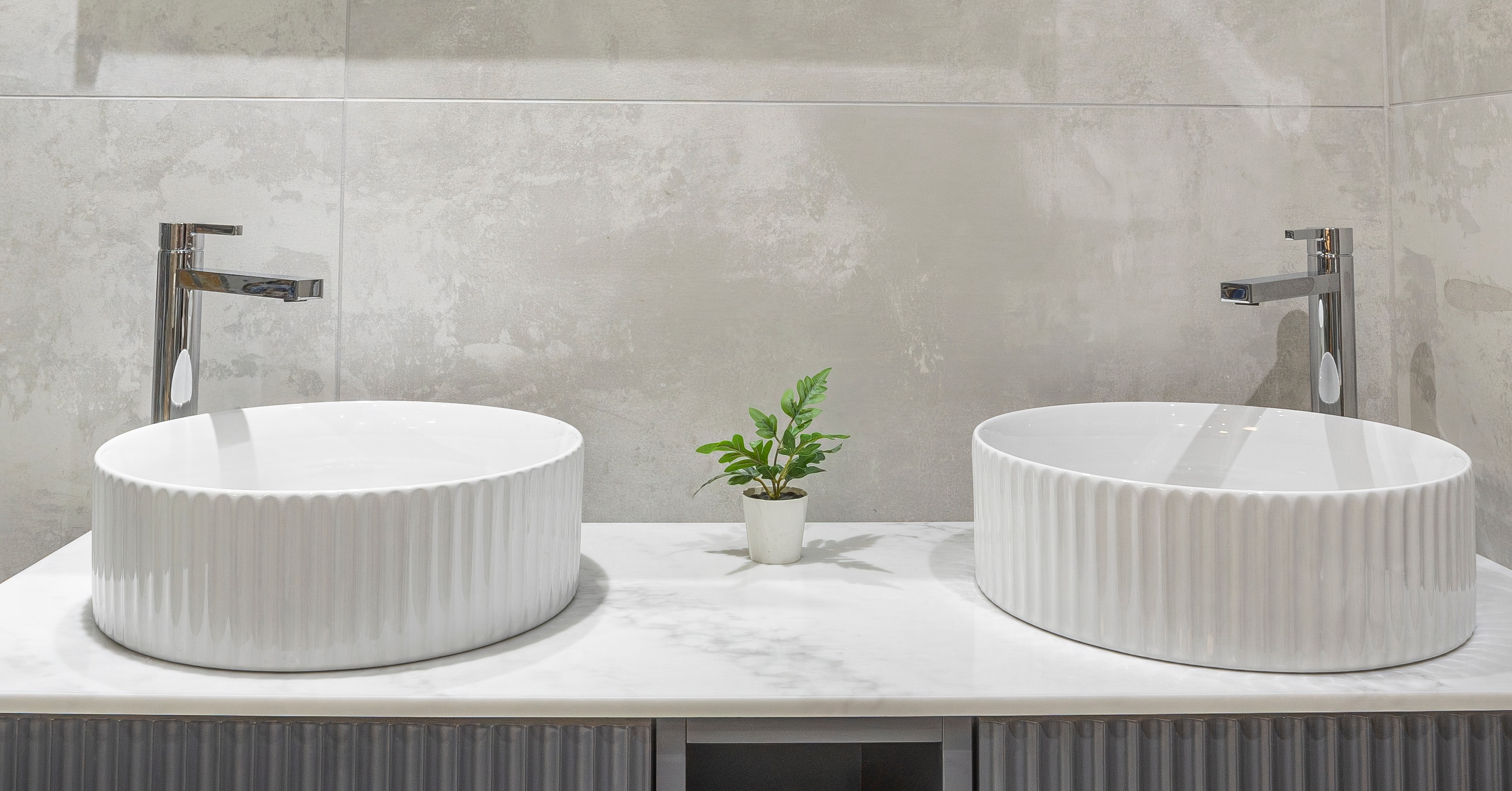 Dual ribbed basins