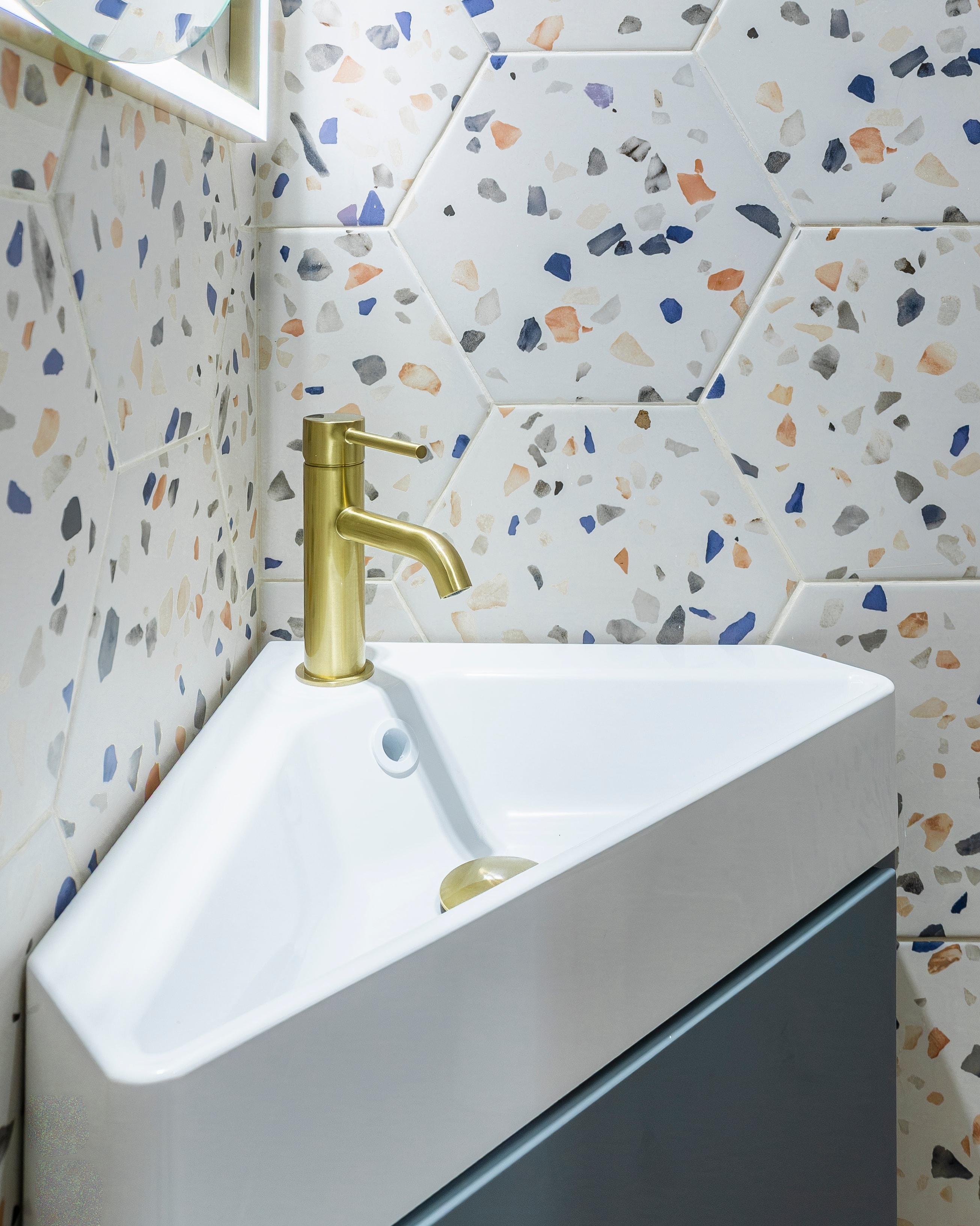 Terrazzo hex corner basin